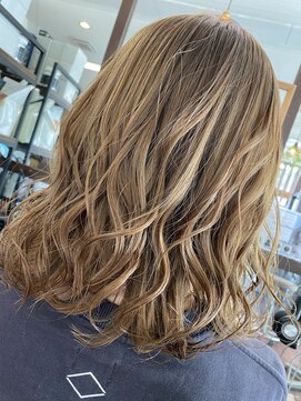 イブヘアー(eve. Hair) 切りっぱなしBob×ダブルカラーbeige