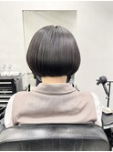 黒髪クラゲヘアーオリーブグレー小顔ココアベージュ卵型ショート