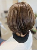 ベージュカラーショートボブハイライト