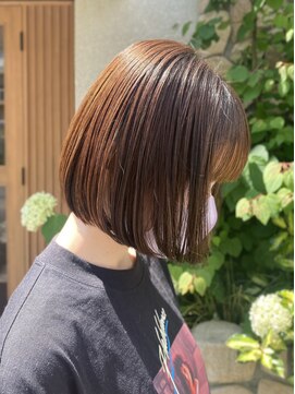 マイン(MINe) 暖色系カラー オレンジベージュ 切りっぱなしボブ