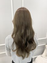 オリーブベージュ×艶カラー