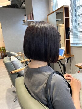 ビス ヘア アンド ビューティー 西新井店(Vis Hair＆Beauty) 20代30代40代前下がりストレート小顔補正立体カット