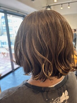 モラ 神楽坂(Mora) シークレットハイライトでナチュラルなこなれ感を