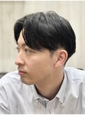 メンズツーブロック刈り上げセンターパートスタイル