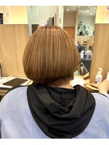 ウイバイファースト(u'i by first)&nbsp;ボブスタイル 全体的に丸みのあるシルエット