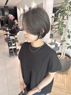 ステア ケース(stair case) 大人透明感カラー前下がり耳かけショートボブ