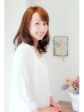 ヴィータ 田町(vi ta) ミディアムレングス大人カール