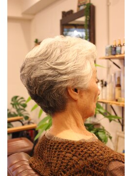 ヘアー ド ブラン(Hair de Brun) 後姿(も)美人☆ふんわり毛流れショート☆