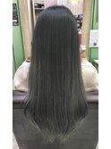 ロングヘアーのグラデーションカラーアッシュ♪