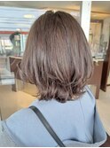 くびれ外はねミディアムハイライトブリーチアッシュベージュ前髪