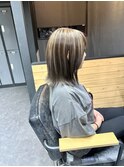 ホワイトベージュでアンブレラカラー◎