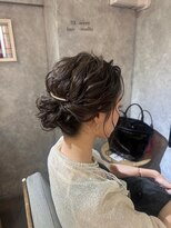 サーディースリーエーカーズヘアスタジオ(33Acers Hair Studio)&nbsp;ルーズシニヨン