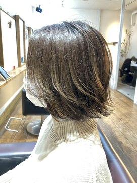 ノーチラスヘア(nautilus hair) 寝違えて左が向けない人