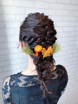 オアシス ガーデン 上野店(Oasis GaRDEN) 髪飾りが映える！編み下ろしアレンジ