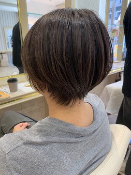 アッシュ 仙川店(Ash) 30代40代50代耳かけショート前髪ありハンサムショートカット