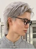 ホワイトシルバー[新宿駅/ダークアッシュ/ニュアンスパーマ]