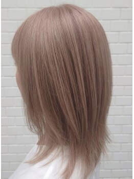 ファイ カラースタジオ(PHI COLOR STUDIO)の写真/カラー専門店/ワンカラーでも明るめのオシャレ髪に。プラス白髪ぼかしハイライトもおすすめ