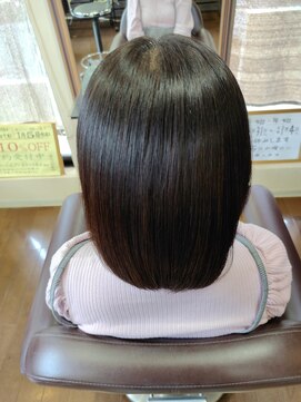 ラ テール バイ パーム ドゥ クープ(La Terre by perm de coupe) サラ艶ストレート