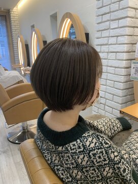 アドラーブル けやき通り店(adorable) スッキリ【丸みショート】カーキグレージュ♪10代20代30代