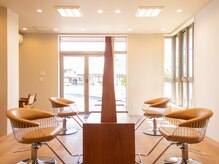 マザームーンヘアー(Mother Moon hair)の雰囲気（開放感のある明るい店内。髪質改善/倉敷駅/倉敷/バイカルテ）