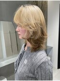 ルーツカラーブロンドヘアーデザインカラーレイヤーカット