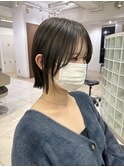 ストレートの切りっぱなしボブ