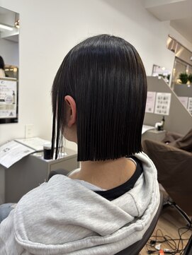 ジエクト ヴィシア(The Ect VIXIA) ヘイリーボブ 首が長く見えるボブ 縮毛 切りっぱなし