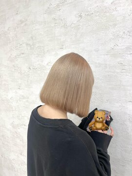 イル(iLu.) ミルクティーベージュ/ボブ/ブリーチ/トリートメント/カット