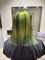 ヘアーサロン ダダ(hair salon DaDa)&nbsp;グリーン×ブラックアンブレラ［2ブリーチ］