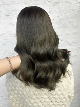 リア(riah) 透明感カラー/ナチュラルブラウン/サラ艶/セミロング/ガーリー