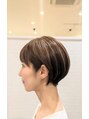 オシャマヘアー マチニワ店 ハイライトでトップにふんわり感。カットでメリハリあるスタイル