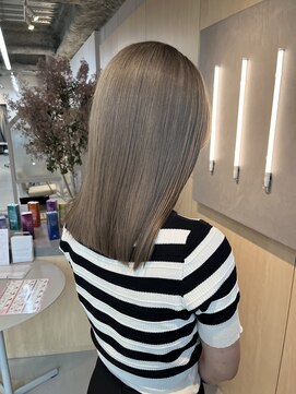 シダ(sida SAIIN) 【高城】10代20代ハイトーンホワイトミルクティーベージュ