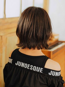 アマリス(Amaris) 外はねウルフボブ20代/30代/40代/庭瀬