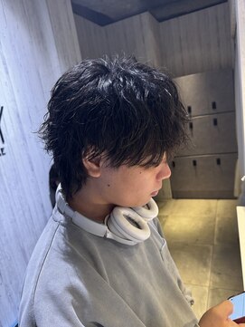アクシー ヘアーアンドメイク(AXY HAIR&MAKE) 新宿シャドウパーマメンズマッシュウルフカット緩め波巻きパーマ