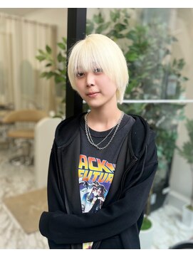 ナナ(NANA) ホワイト/ブロンド/ブリーチ/カラー/ショート/レイヤーカット