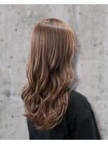 カットワークススリックバイフェローズ(CUT WORKS SLICK by fellows)&nbsp;赤みを抑えて柔らかく見せるベージュカラー