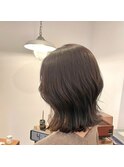 “くびれミディ くすみカラー スクエアロブ”中西英美子