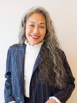えがお美容室 奈良店 【えがお美容室 奈良店】50代60代に人気☆ロンググレイヘア