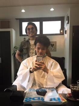 マークス(Hair Design MarkS)の写真/水木金は22:00まで営業しているので、仕事終わりにも行けるのが嬉しい♪清潔感＆カッコいいスタイルに！
