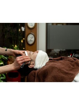 【メンズの支持率◎】第一印象を決める『ひげ・眉カット』のケアで男を磨き、トータルケアを叶える★