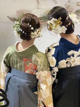 ヘアセットサロンエッジ(Edge) 卒業式にお友達と仲良くツルッとシニヨン