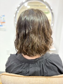 ビィーワンイースト(Be 1 EAST) ミディアムパーマ