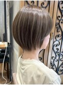 「岩田莉奈」ハイライトで白髪ぼかし★くびれショートボブ　新宿