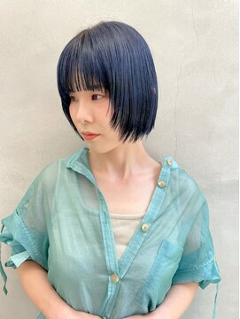 ネイビーブルー×レイヤーボブ