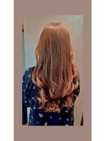 アルム(arum)&nbsp;毛先のカールがポイント！ロングレイヤー /横浜/元町/白髪ぼかし