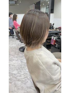 ルオーブ(L'aube) くびレイヤー外ハネボブハイライトグラデーションベージュカラー