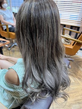 オーブ ヘアー リリー 博多2号店(AUBE HAIR lily) シルバーグラデーションカラー！