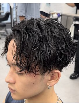 オーバル ジングウマエ(OVARL jingumae) 緩めスパイラルセンターパート