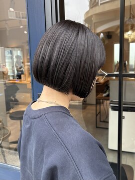 クロレ(CLORE) ボブ　切りっぱなしボブ　内巻きボブ　ダークカラー