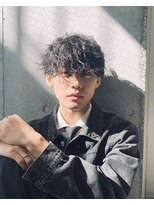 ワンズ リー 下北沢店(ONE's ly)&nbsp;センターパート波巻きパーマニュアンスパーマ